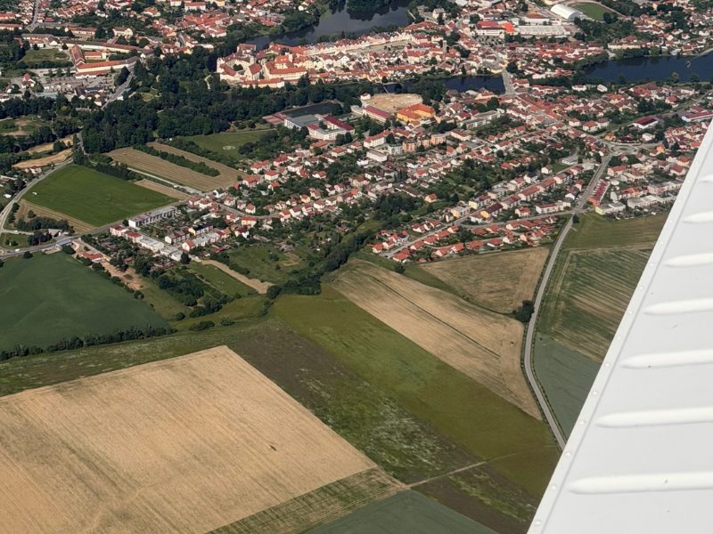 Persönliche Übergabe am Flugzeug