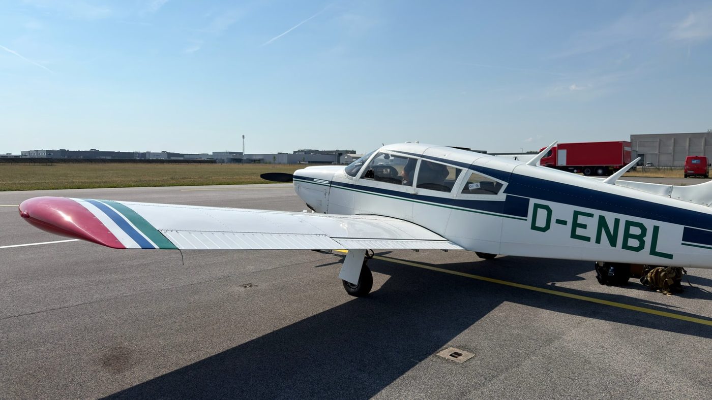 Piper PA-28R-200 D-ENBL auf dem Vorfeld